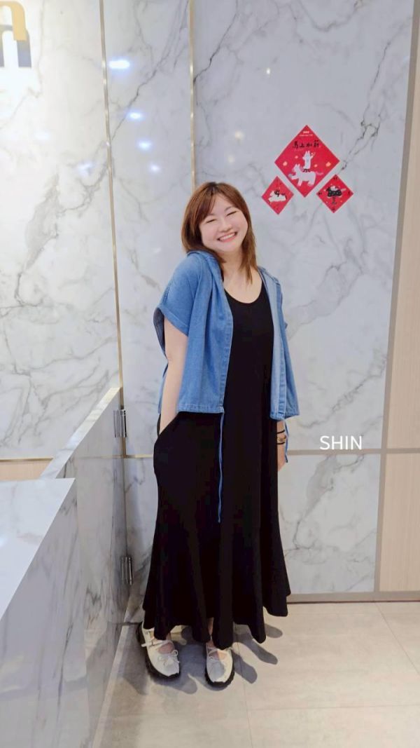 細肩洋搭配牛仔連帽外套裝(黑/卡) 