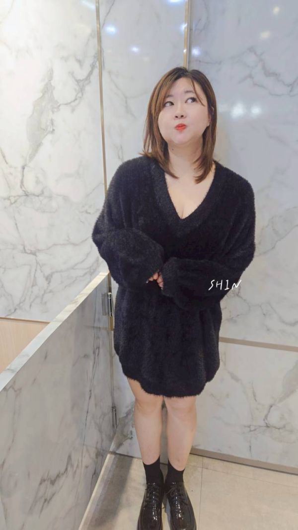 一直很想買的毛毛上衣(黑/水藍/杏/灰) 