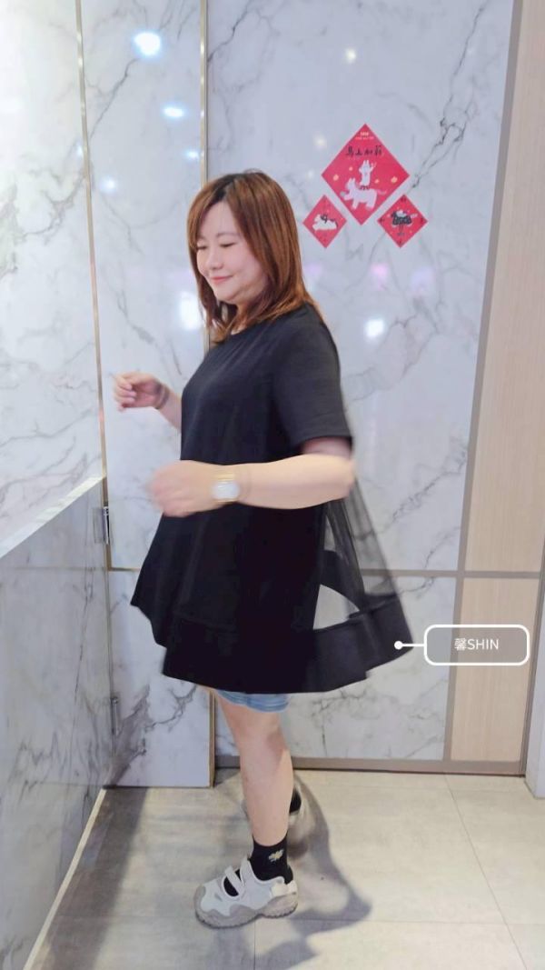 設計款拼接網紗上衣 