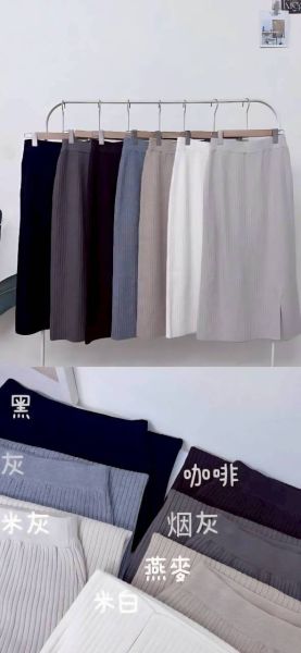 日系下開衩坑條針織長裙 