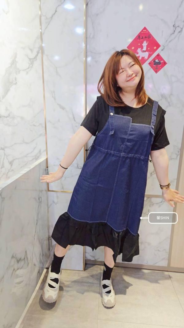 誰穿誰鵝樂的假兩件牛仔拼網紗洋(深/淺) 