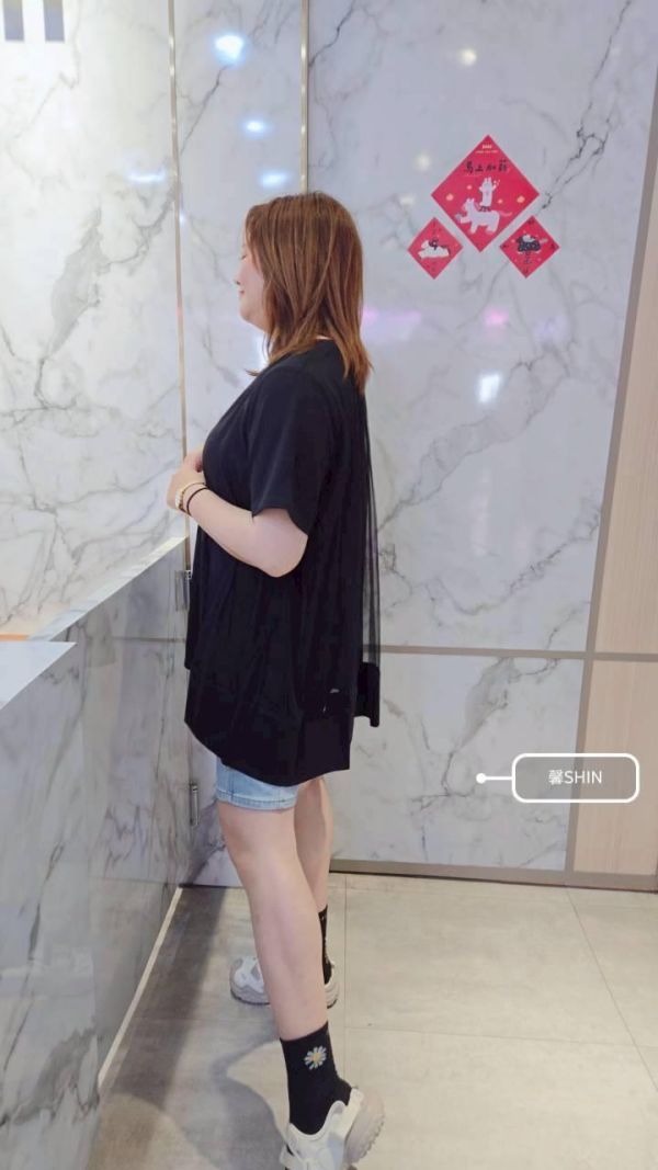 設計款拼接網紗上衣 