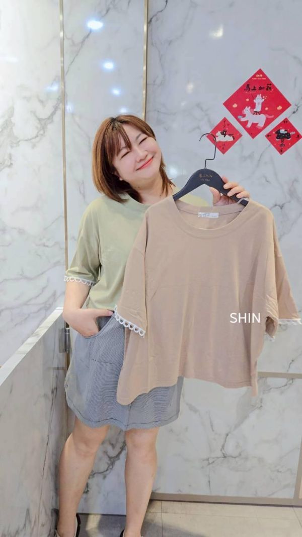 想好看的低調手袖滾邊素T(白/紫/咖/綠) 