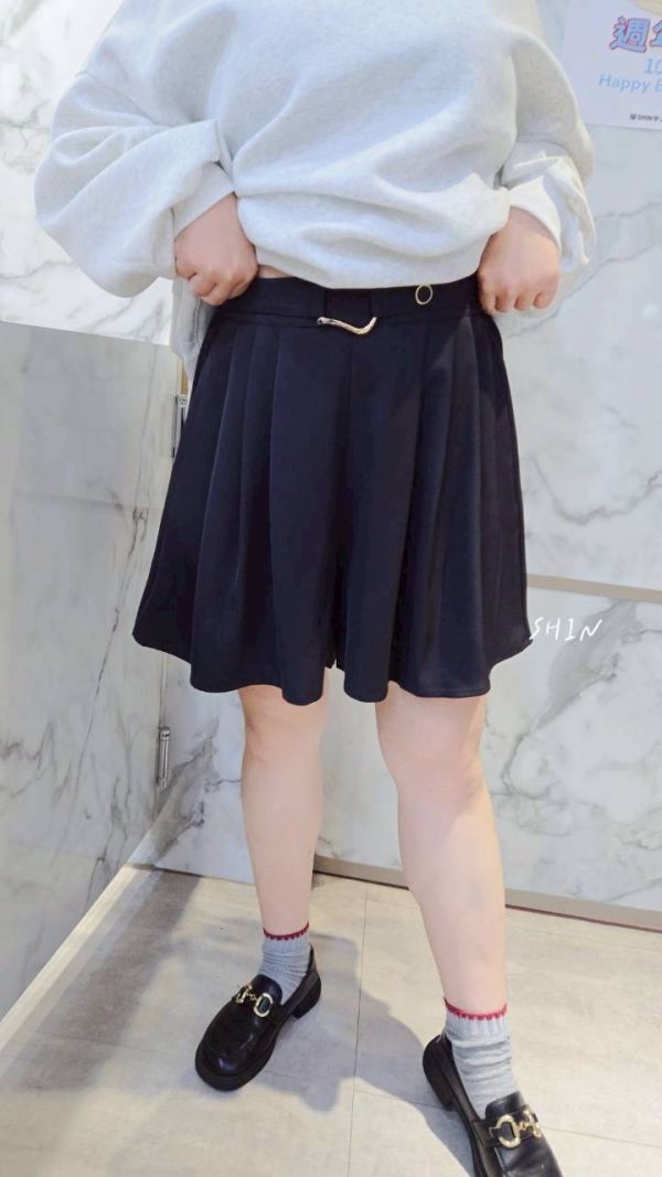 馬蹄釦漂亮短裙褲(黑/咖) 