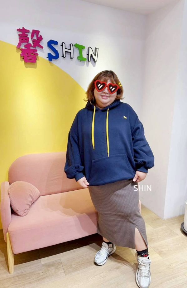 刺繡大碼刷毛帽T(黑/咖/寶藍) 