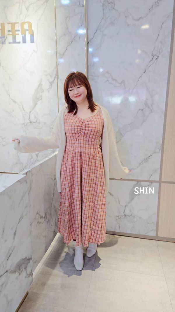 格子縮胸線肩背心洋+針織外套 