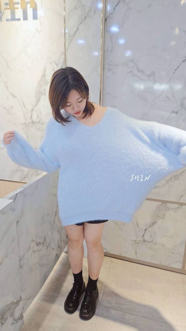 一直很想買的毛毛上衣(黑/水藍/杏/灰) 