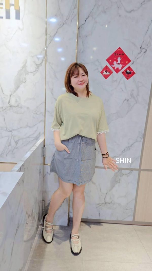 想好看的低調手袖滾邊素T(白/紫/咖/綠) 