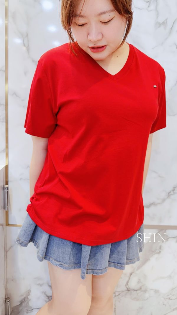 V領腰側邊皺皺設計T(黑/紅) 