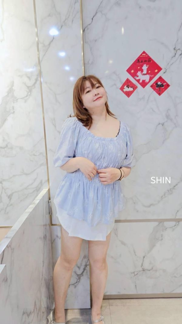 氣質女孩會愛的花花澎澎上衣(杏/藍) 