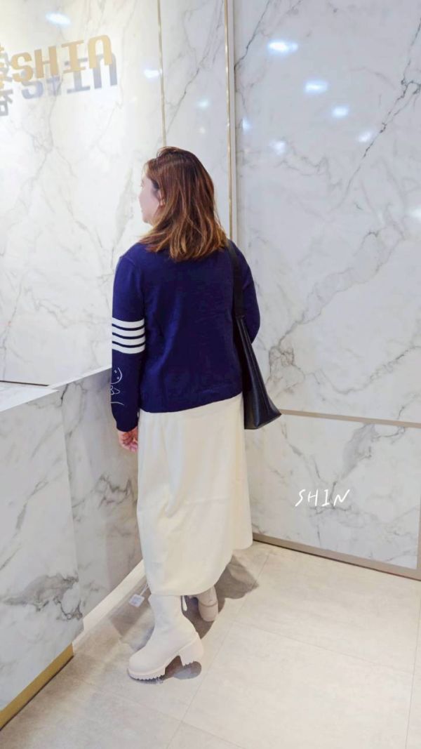 趣味圖案V領薄款針織開衫(白/藍) 