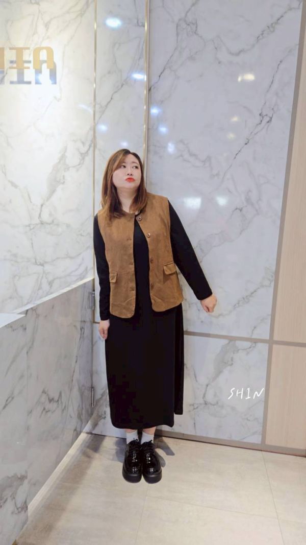 麂皮背心搭長版兩件洋 