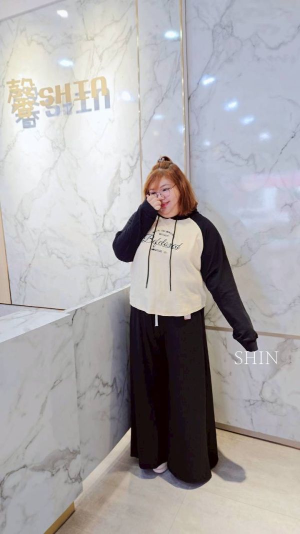 撞色字母連帽上衣(月影灰/乳酪杏) 