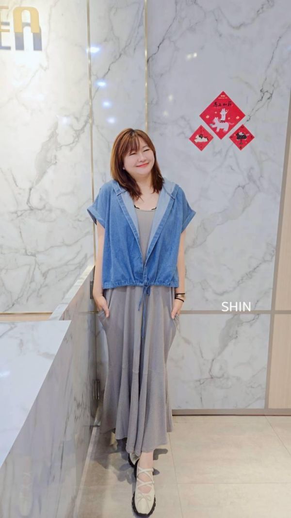 細肩洋搭配牛仔連帽外套裝(黑/卡) 