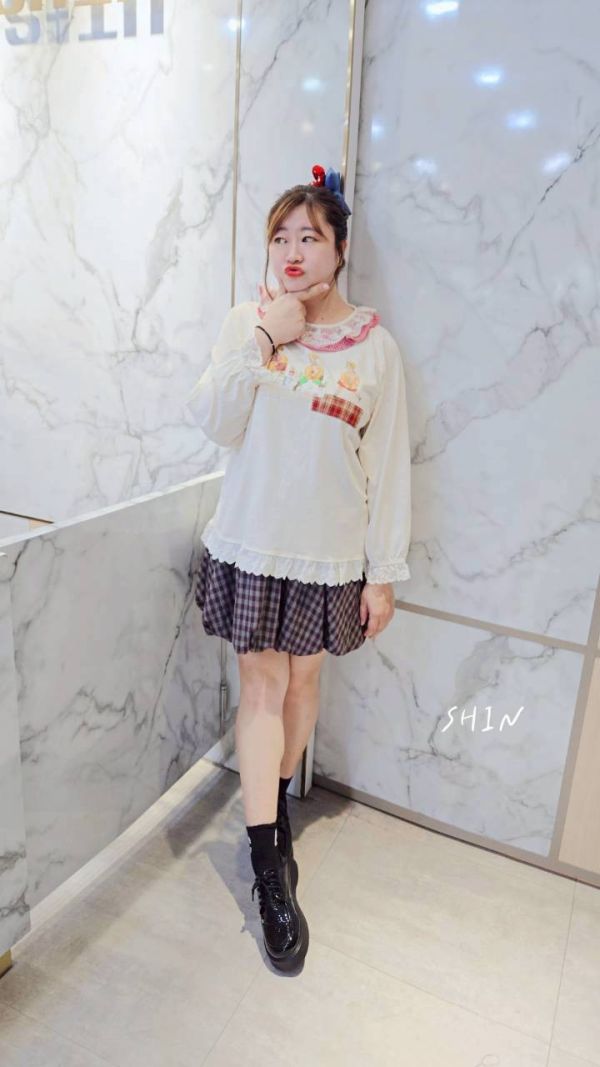 廣州自選款高品質手工蕾絲花邊T(紅/杏) 