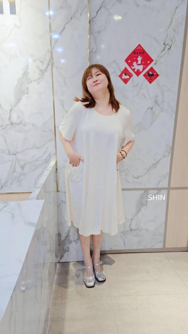 縮口口袋太空棉中長版小洋裝 