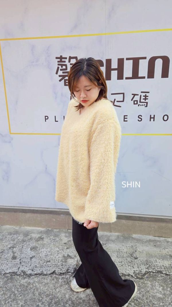 小姊姊QQ毛V領上衣(紫/黃/米白/黑) 