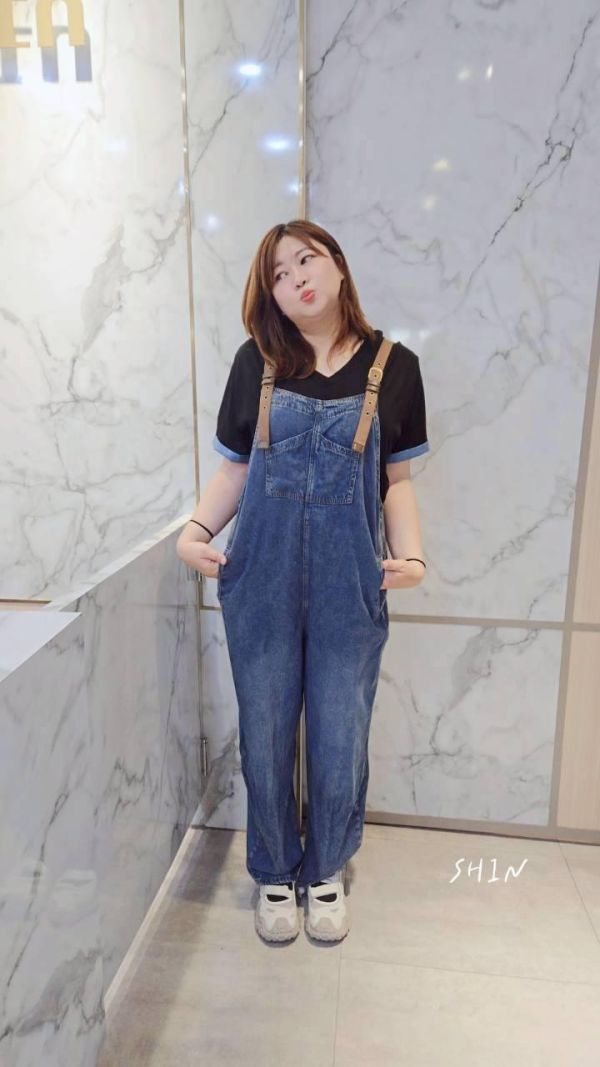 撞色男友款吊帶褲 