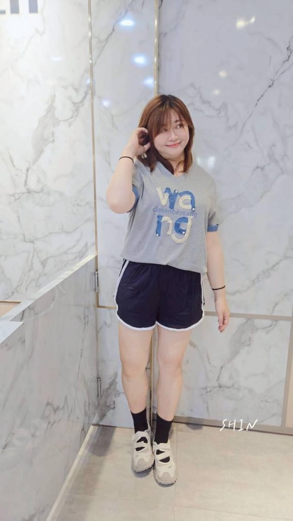 布邊牛仔英字T(黑/灰) 