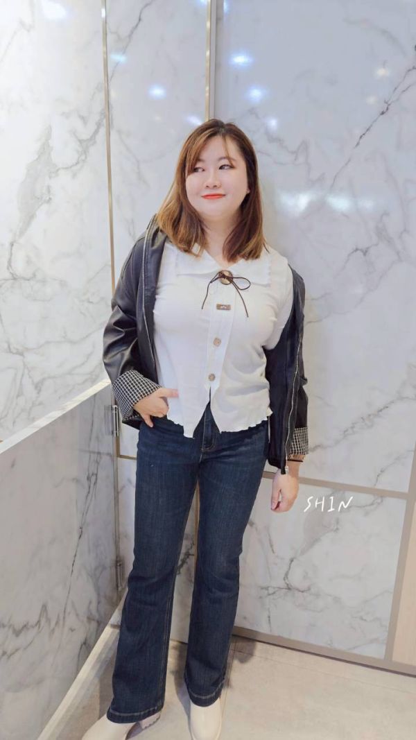 木質設計釦小姊姊上衣(黑/白/灰) 