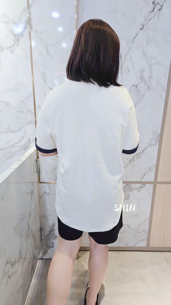 微笑英字拼接撞色圓領T恤 