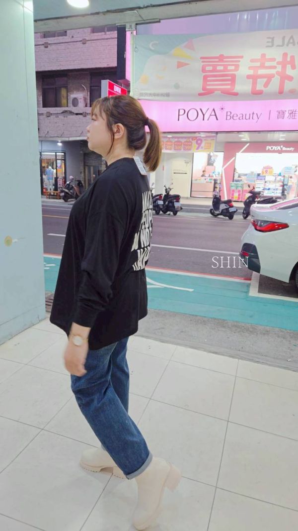 正韓背英文潮流T(黑/白/灰) 