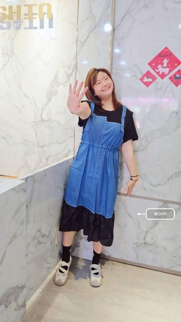 誰穿誰鵝樂的假兩件牛仔拼網紗洋(深/淺) 