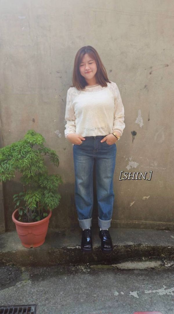 花朵網狀蕾絲假兩件上衣(杏/黑) 