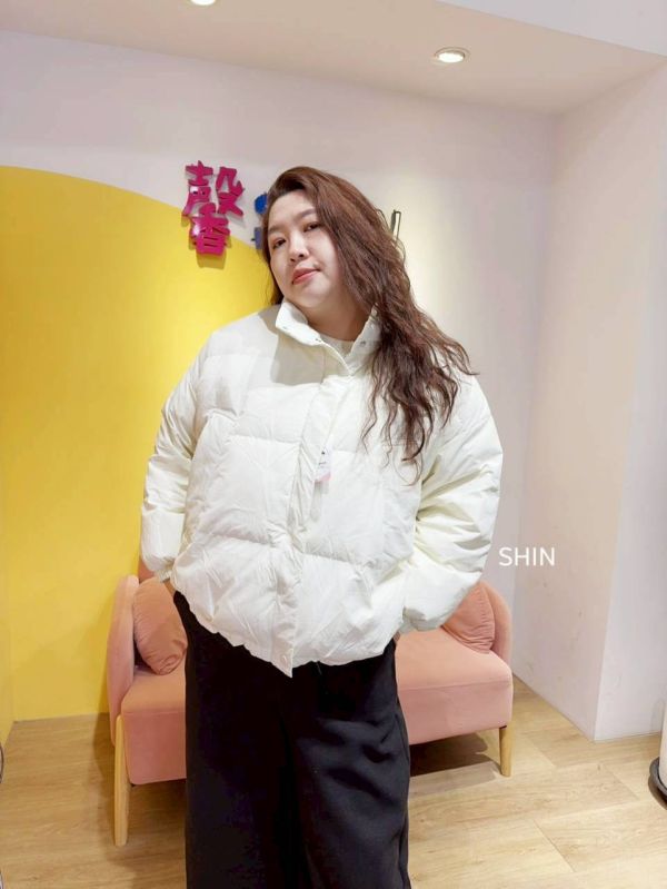 糖果色羽絨服(玫瑰粉/奶油杏/豆綠/黑) 