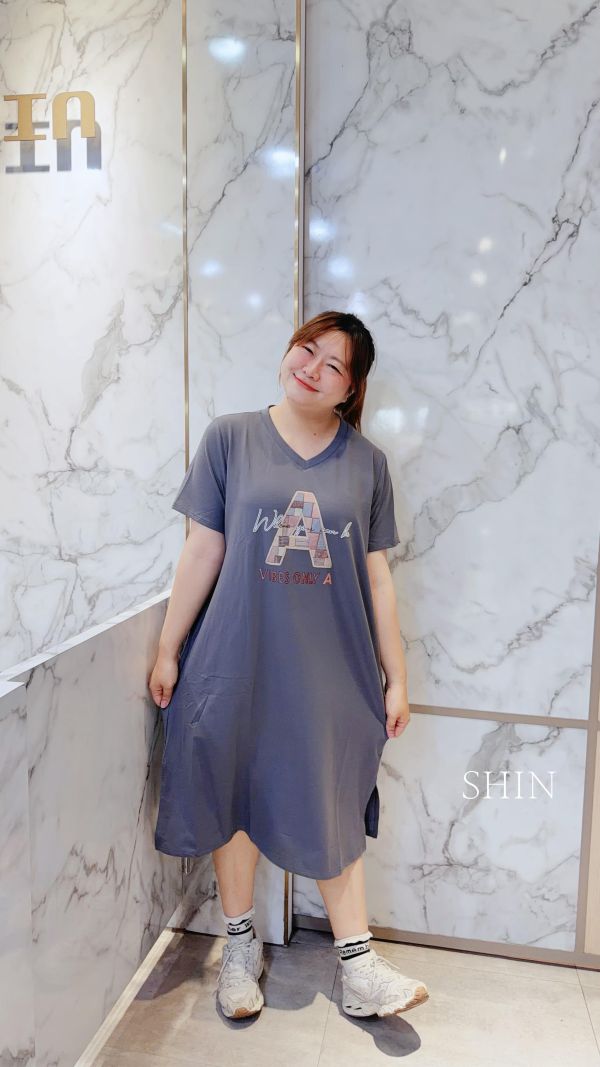 V領立體感圖A字長版洋(黑/墨灰) 