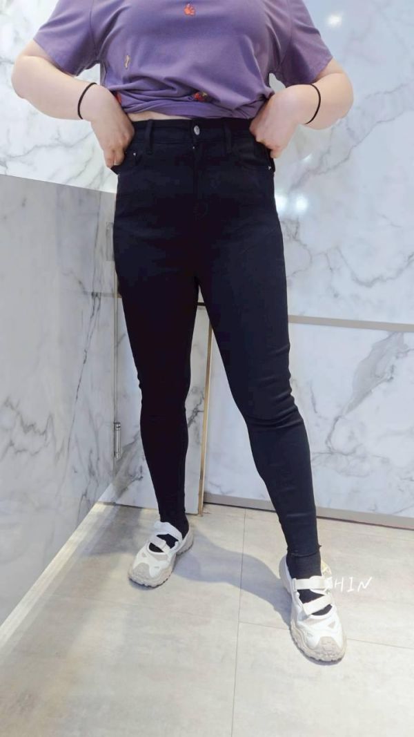 要買吧!一顆釦挺布高腰黑褲 