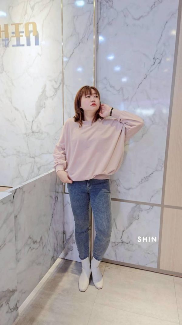 後開衩顯腰3釦8分牛仔褲 