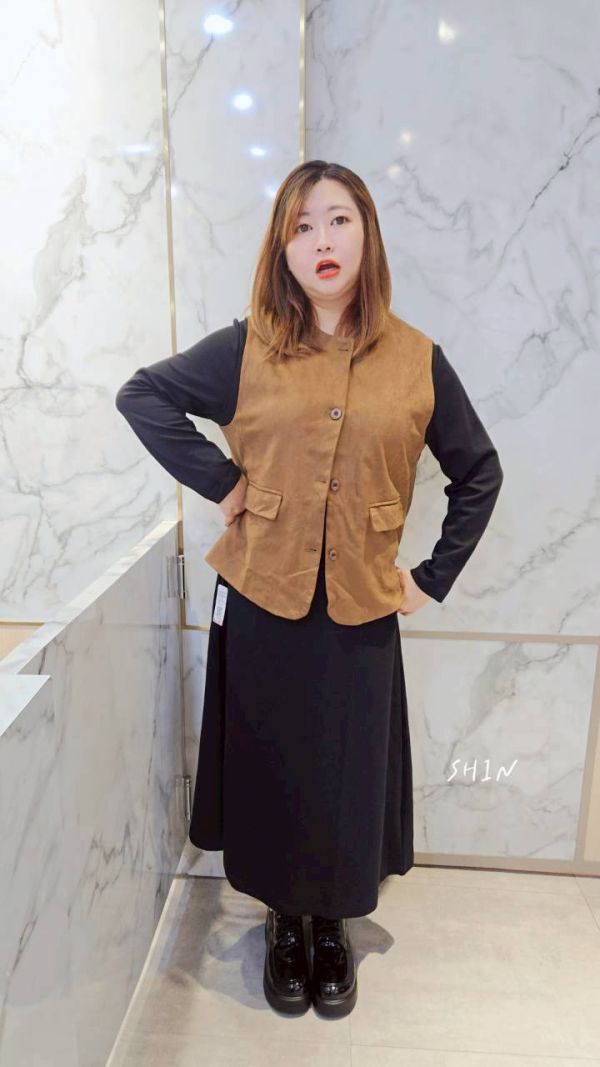 麂皮背心搭長版兩件洋 