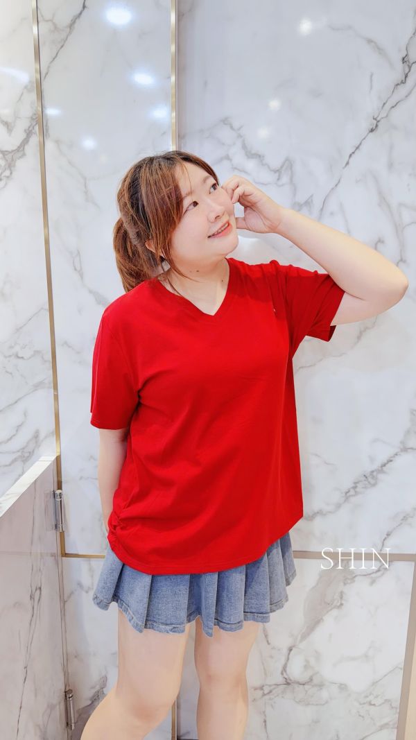 V領腰側邊皺皺設計T(黑/紅) 