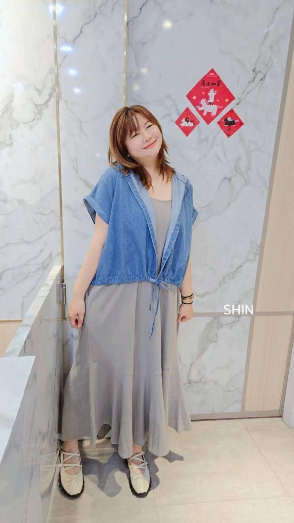 細肩洋搭配牛仔連帽外套裝(黑/卡) 