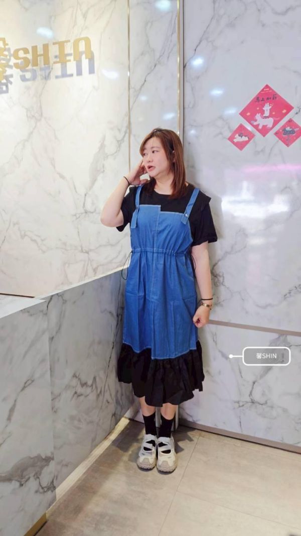 誰穿誰鵝樂的假兩件牛仔拼網紗洋(深/淺) 