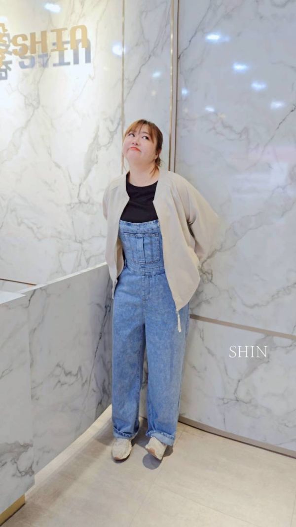 刷破牛仔吊帶褲 