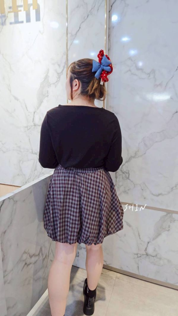 木質設計釦小姊姊上衣(黑/白/灰) 