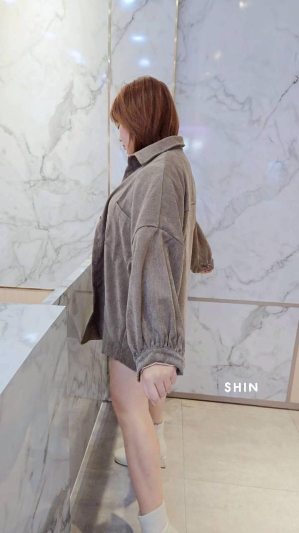 那件搭什麼都好看的燈芯絨襯衫(深藍/灰/咖) 