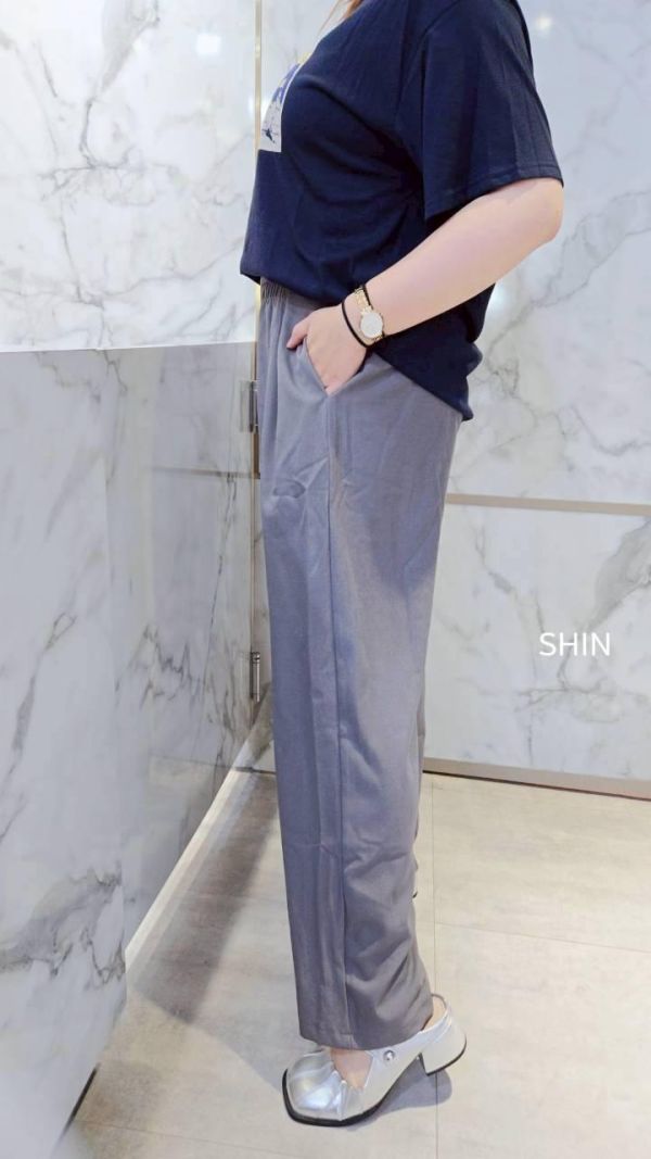 好像有點個性打摺設計寬褲(黑/灰) 