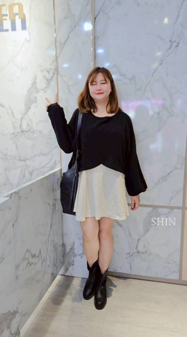 正韓KOREA交叉直紋素上衣(黑/杏) 