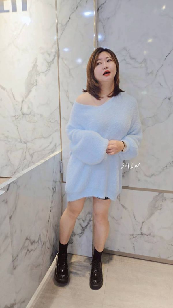 一直很想買的毛毛上衣(黑/水藍/杏/灰) 