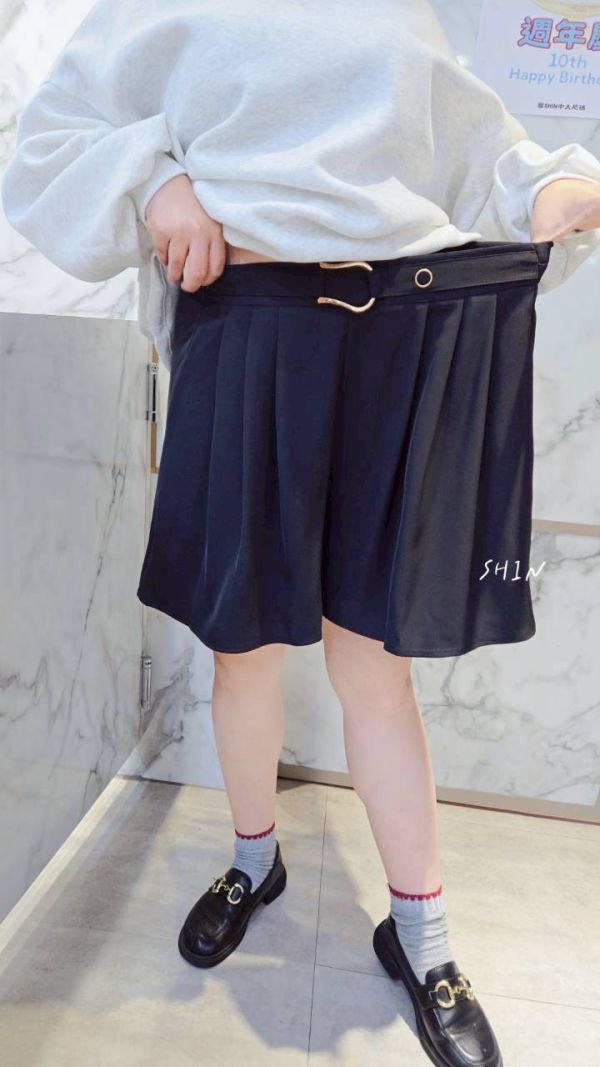 馬蹄釦漂亮短裙褲(黑/咖) 