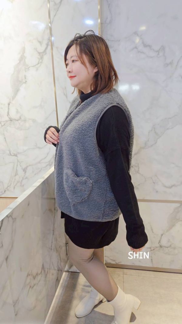 毛毛愛心口袋外搭背心(灰/咖/白) 