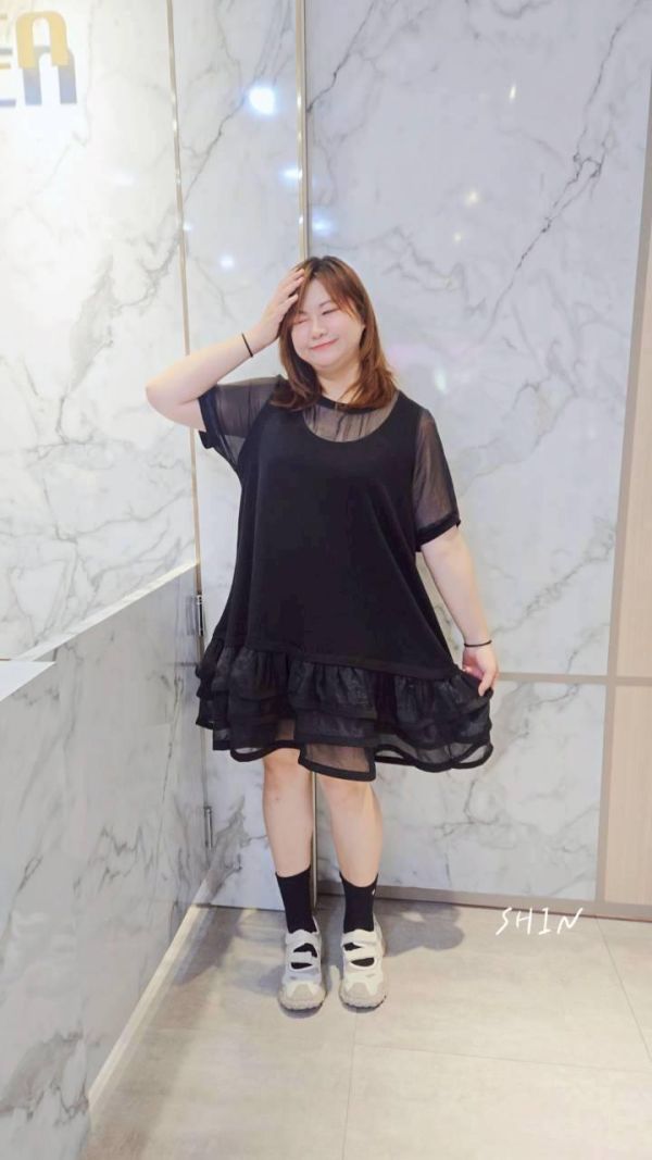 網紗造型下襬蛋糕短洋裝 