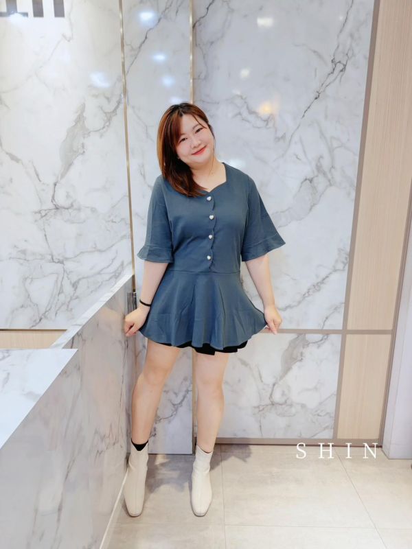 氣質女孩兒滾圓邊愛心釦上衣(黑/綠/紫紅) 