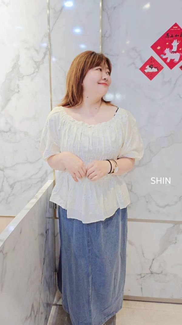 氣質女孩會愛的花花澎澎上衣(杏/藍) 