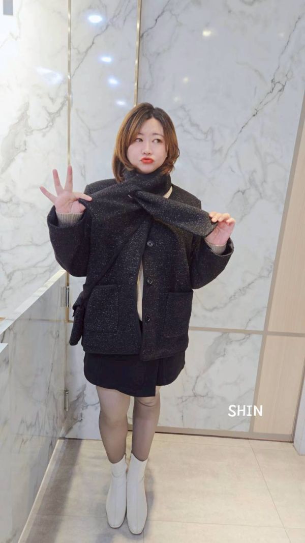 配包圍巾小香外套(白/黑) 