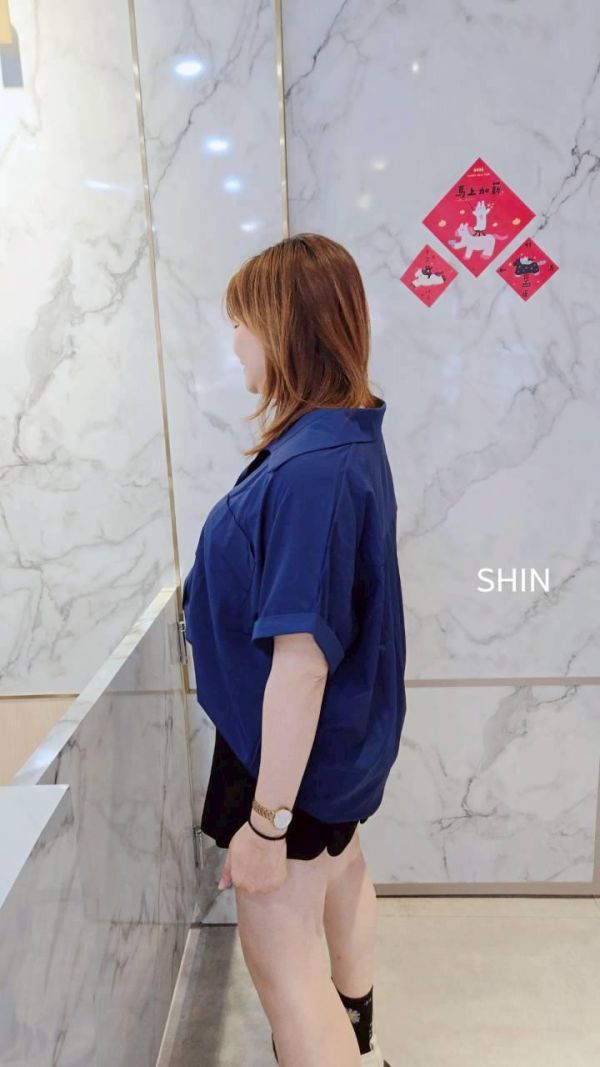 下扭結大翻領襯衫(深藍/白/灰) 