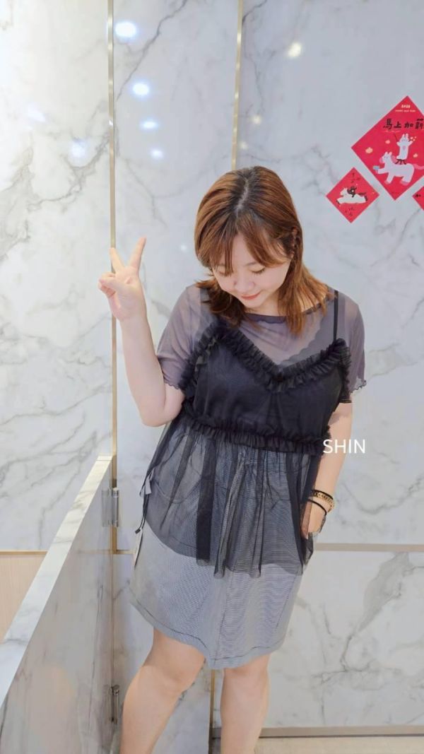 公主般的網紗吊帶外搭背心(黑/白) 